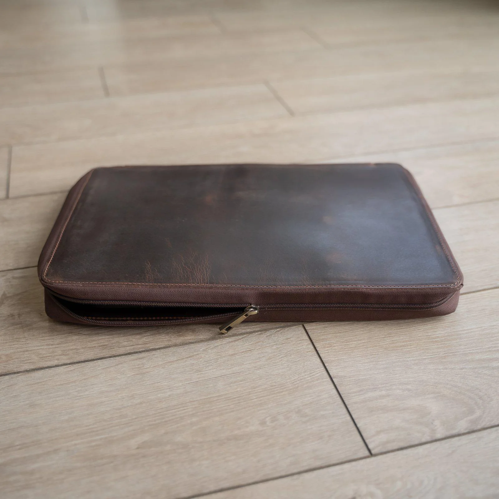 Buffalo Leather MacBook Portfolio - Image 4