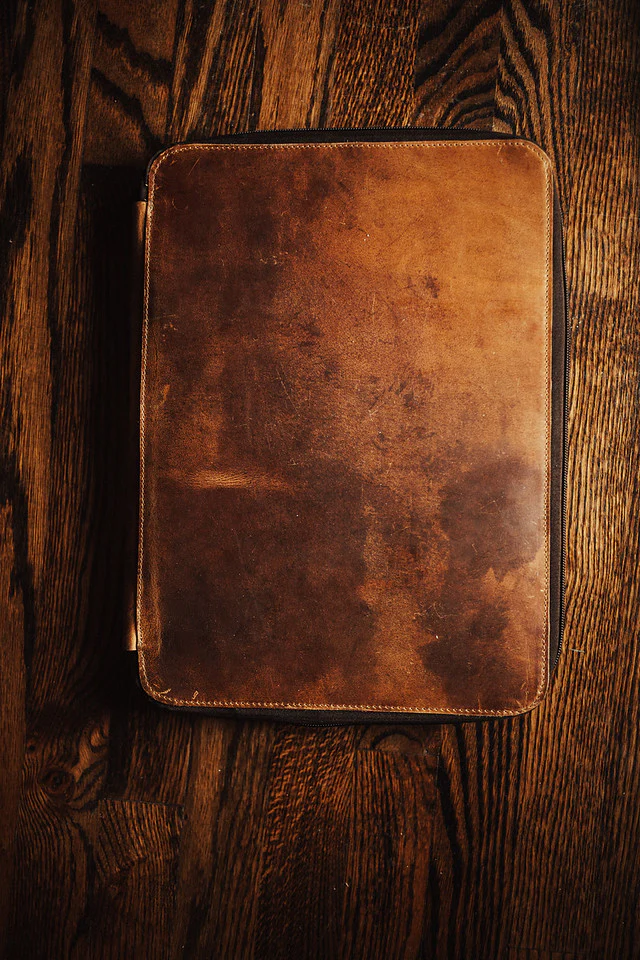 Buffalo Leather MacBook Portfolio - Image 9
