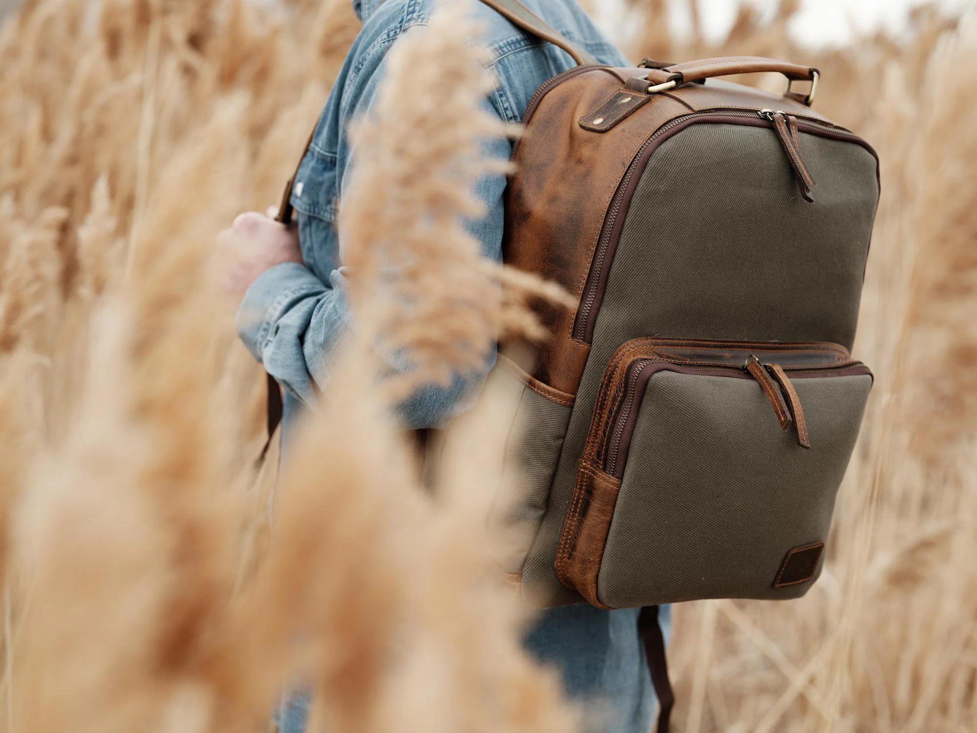 25L Traveler Canvas Backpack - Image 8