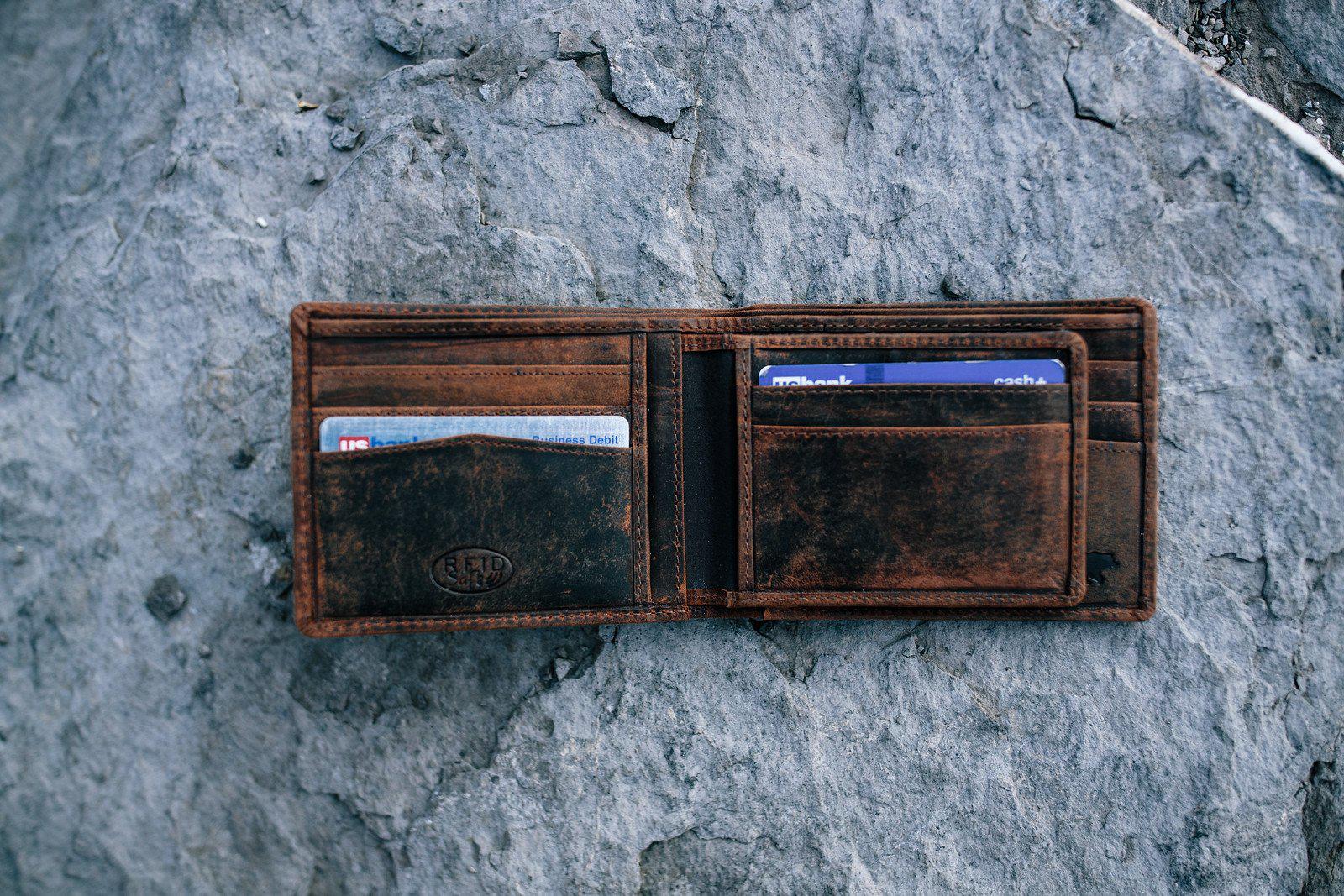 Large RFID Bifold Wallet - Image 3